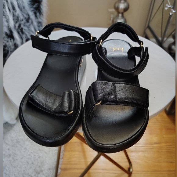 🆕⭐Beek Black Leather Sandals